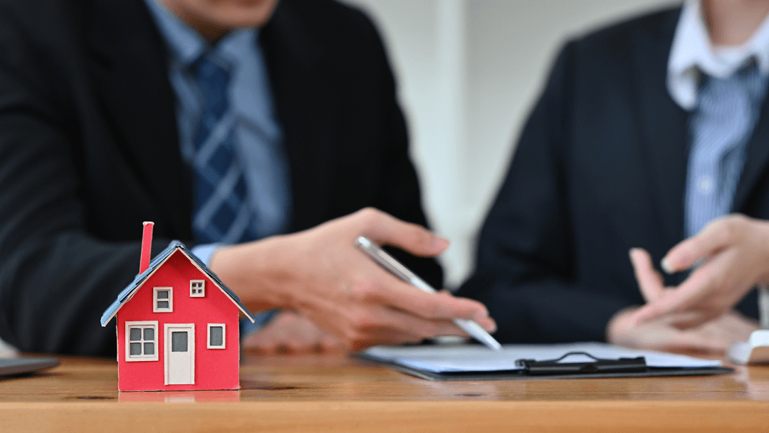 Housing market discussion of two individuals